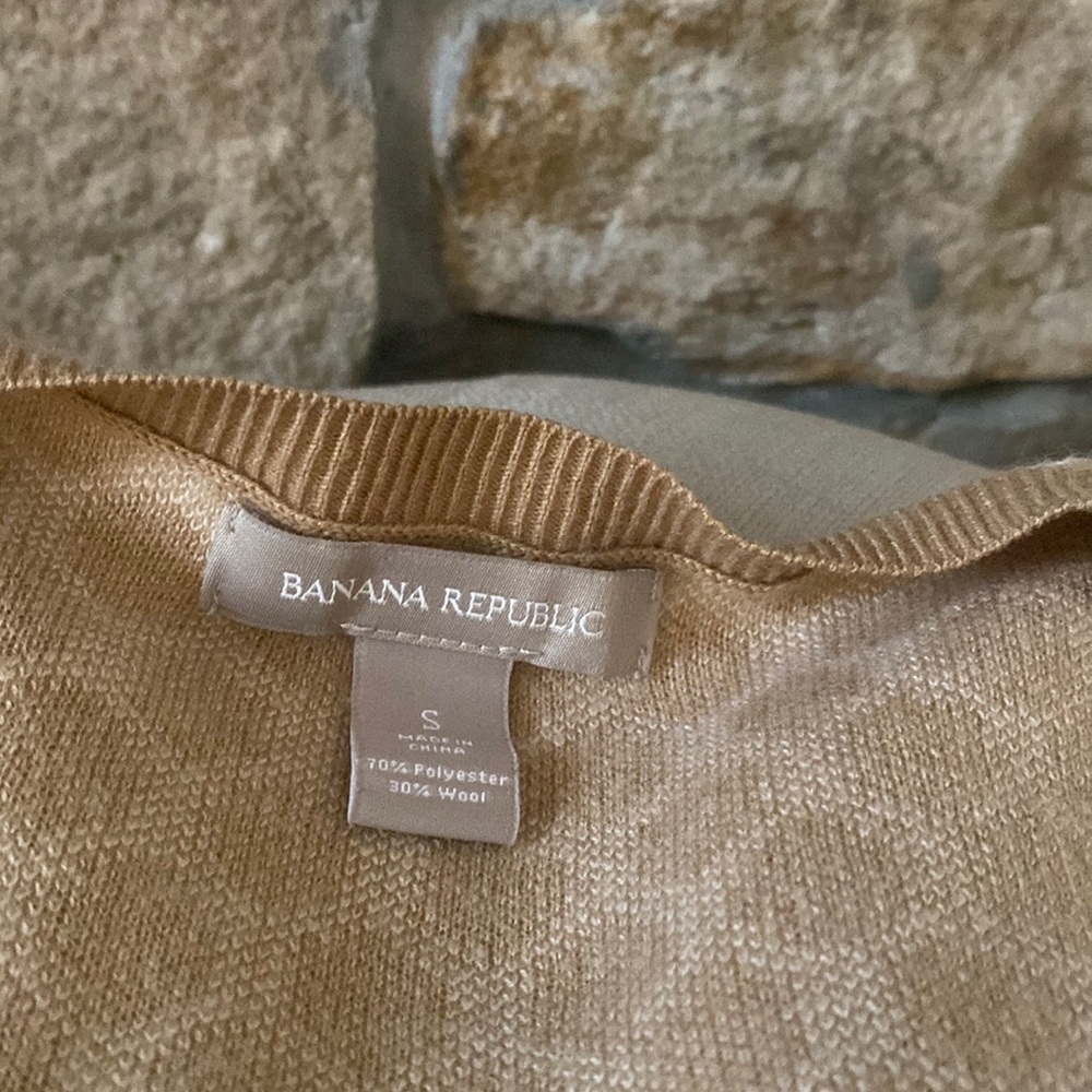 great shape , smoke free home . It’s Great , cozy cardigan ☺️.